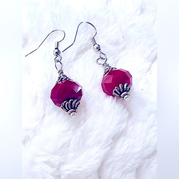 STUNNING Sparkly Burgundy Red JADE GEMSTONE +SILVER Caps Fishhook Dangle Earring - Picture 2 of 16